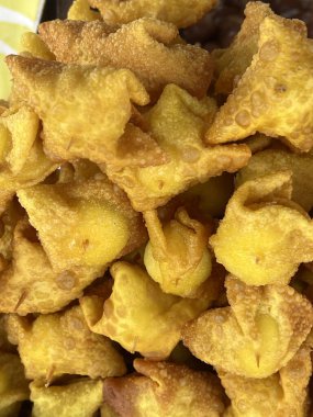 Markette Tayland usulü kızarmış börek.