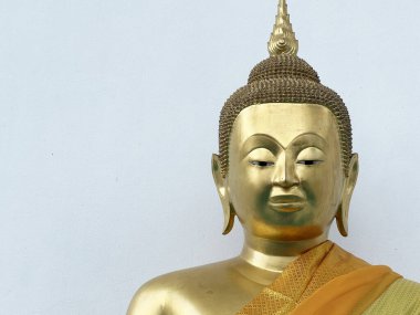 Tayland 'da Buda heykelinin yakınına.