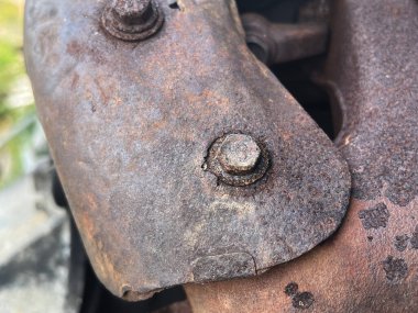 Eski paslı motor. Paslı araba..