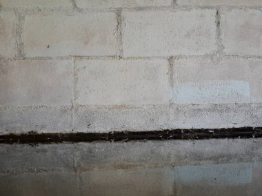 Su arka planlı kirli beton duvar