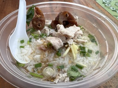 thai food, fried rice with chicken