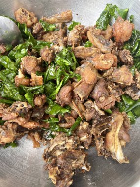 fried chicken and basil with spices and garlic