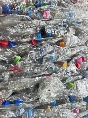 Geri dönüşüm atığıyla plastik şişe