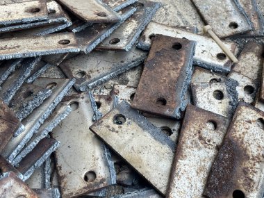 Eski ve paslı demir plaka