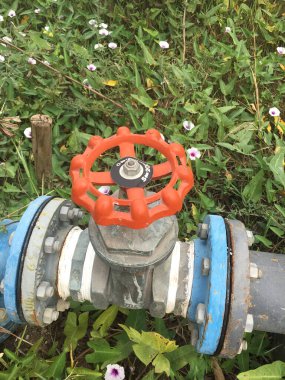 Su pompası ve su vanası.