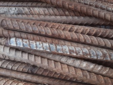 Bir arabanın yapımı için çelik çubuk..