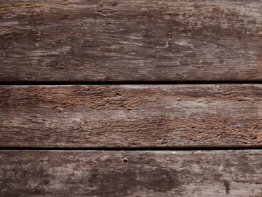 Sert yüzeyi olan ahşap bir yüzey.