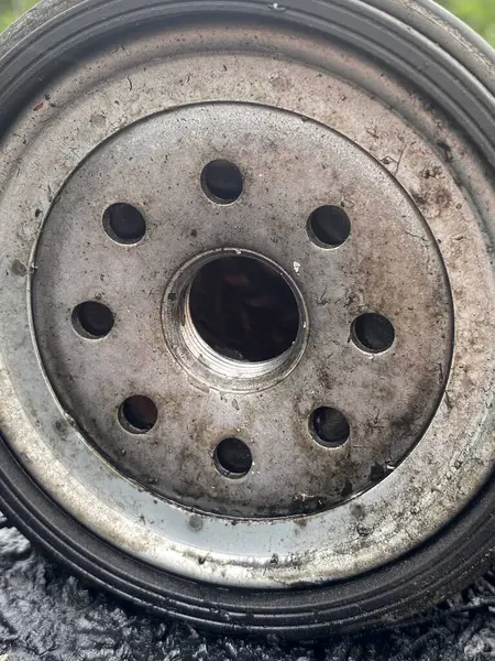 Eski paslı lastiği kapat. 