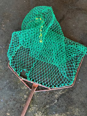 Beton zeminde balık ağı