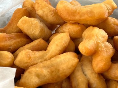 Kızarmış ekmek, tatlı, kızarmış börek..