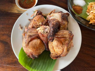 Sarımsak soslu ızgara tavuk.