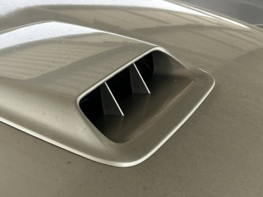 Bir arabadan bir motor prizinin ayrıntıları