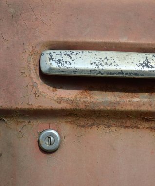 Paslı metal araba kapı dokusu.