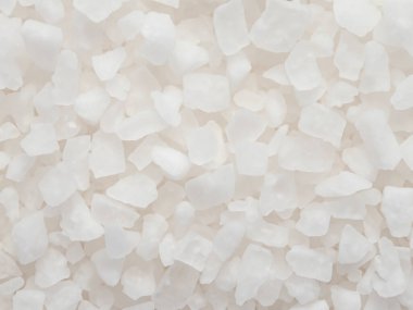 Arka plan olarak beyaz deniz tuzu, üst görünüm