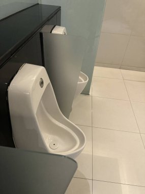 Tuvalet tuvaleti tuvaletin duvarında..