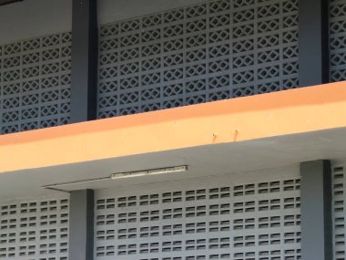 Spor salonunun beton duvarı