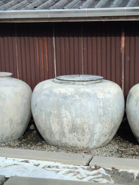 Tayland 'ın çimento su deposunu kapatın.