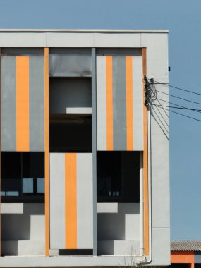 Şehrin modern binası