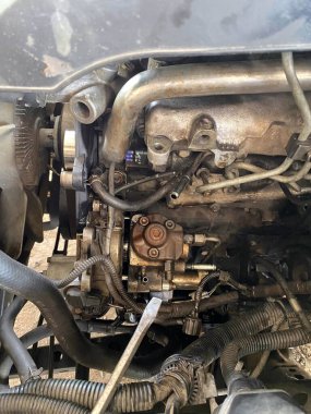 Bir araba motorunu kapat