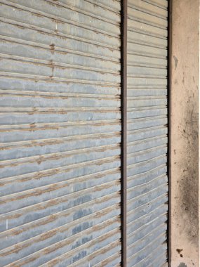 Metal desenli eski gri demir duvar