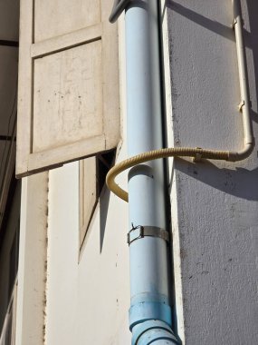 Beton duvarda pvc tüp