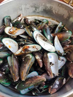 Tayland 'daki markette taze midye.