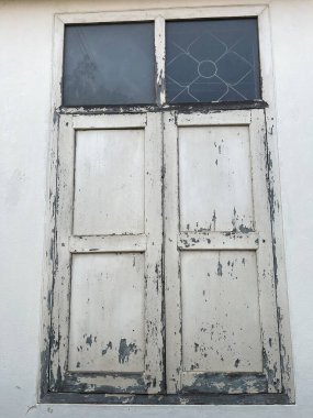 Çimento duvar eski pencere