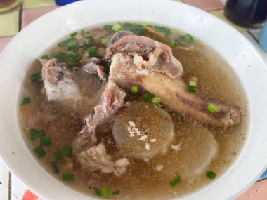 Kasede çorbalı domuz eti