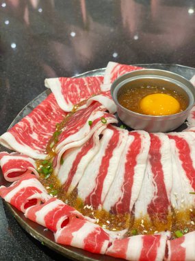 Yemek yapmak için sığır eti fotoğrafı.