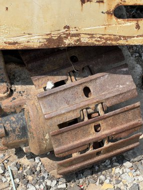 Bahçedeki eski kazıcı.