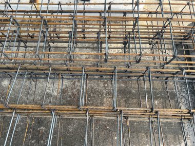 İnşaat betonla, çimento demirle 