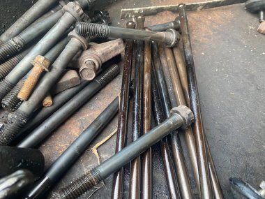 Farklı metal borular seti.