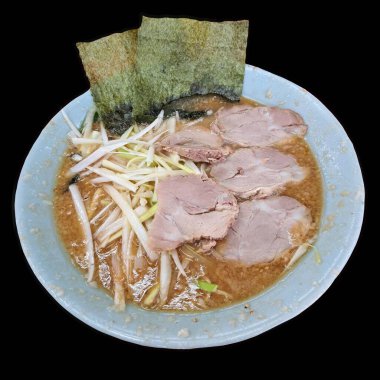 Lezzetli yemek ve eriştenin yakın görüntüsü.