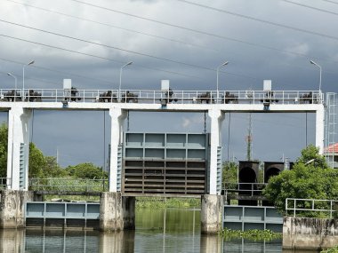 Tayland 'da su kanalı ve baraj