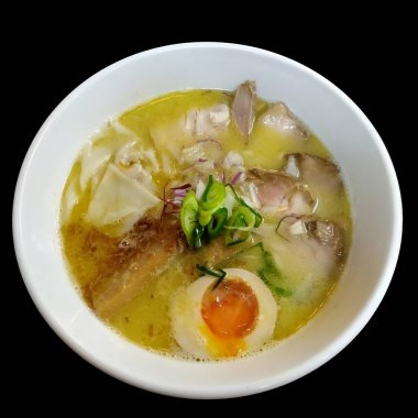 Tavuk ve sebzeli çorba.