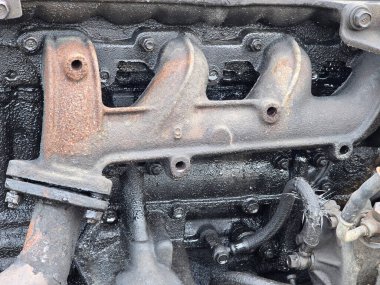 Motor arabanın altında.. 