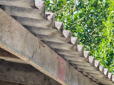 Ülkedeki fayans yemeklerini kapatın.