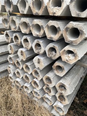 Kışın çimento yığını