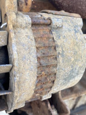 eski paslı metal makine