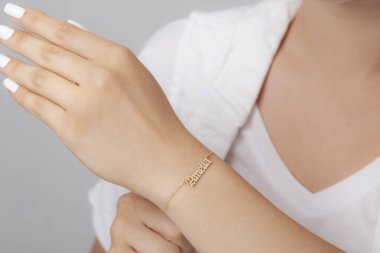 Kadın mücevher konsepti. E-ticaret için mücevher imajı, çevrimiçi satış, sosyal medya.