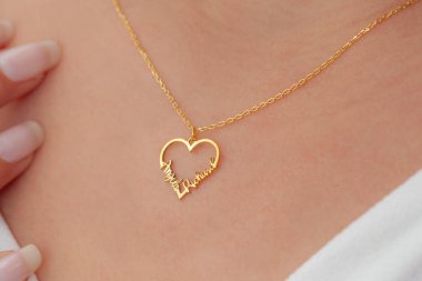 Yaratıcı mücevher imajı. Satışları artıracak bir mücevher imajı. Pankart, e-ticaret, çevrimiçi satış, sosyal medya, baskı için kullanılabilecek kişisel mücevher resmi.