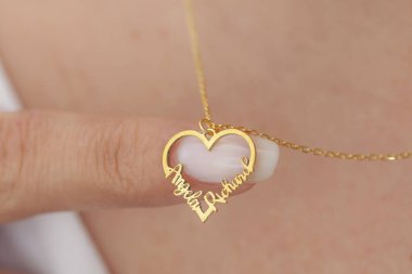 Yaratıcı mücevher imajı. Satışları artıracak bir mücevher imajı. Pankart, e-ticaret, çevrimiçi satış, sosyal medya, baskı için kullanılabilecek kişisel mücevher resmi.