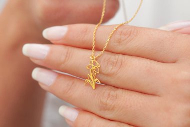 Yaratıcı mücevher imajı. Satışları artıracak bir mücevher imajı. Pankart, e-ticaret, çevrimiçi satış, sosyal medya, baskı için kullanılabilecek kişisel mücevher resmi.