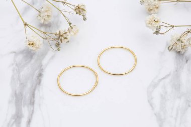 Yaratıcı bir mücevher imajı. Satışları artıracak kişisel mücevher imajı. Pankart, e-ticaret, çevrimiçi satış, sosyal medya, baskı için kullanılabilecek kişisel mücevher resmi.