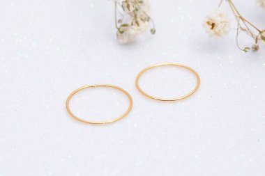 Yaratıcı bir mücevher imajı. Satışları artıracak kişisel mücevher imajı. Pankart, e-ticaret, çevrimiçi satış, sosyal medya, baskı için kullanılabilecek kişisel mücevher resmi.