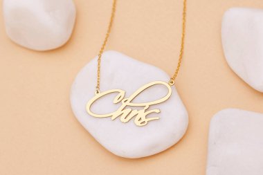 Kişisel kadın mücevheri imajı. E- ticaret, sosyal medya ve satış için kadın mücevherlerinin fotoğrafı.