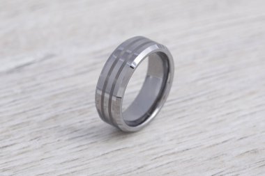 Modern Erkek Yüzükleri. Paslanmaz Çelik, Titanyum ve Tungsten Alyans Modelleri