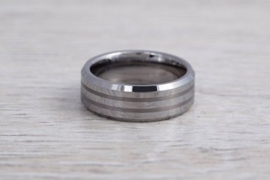 Modern Erkek Yüzükleri. Paslanmaz Çelik, Titanyum ve Tungsten Alyans Modelleri