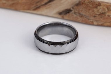 Modern Erkek Yüzükleri. Paslanmaz Çelik, Titanyum ve Tungsten Alyans Modelleri