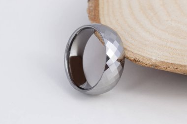 Modern Erkek Yüzükleri. Paslanmaz Çelik, Titanyum ve Tungsten Alyans Modelleri